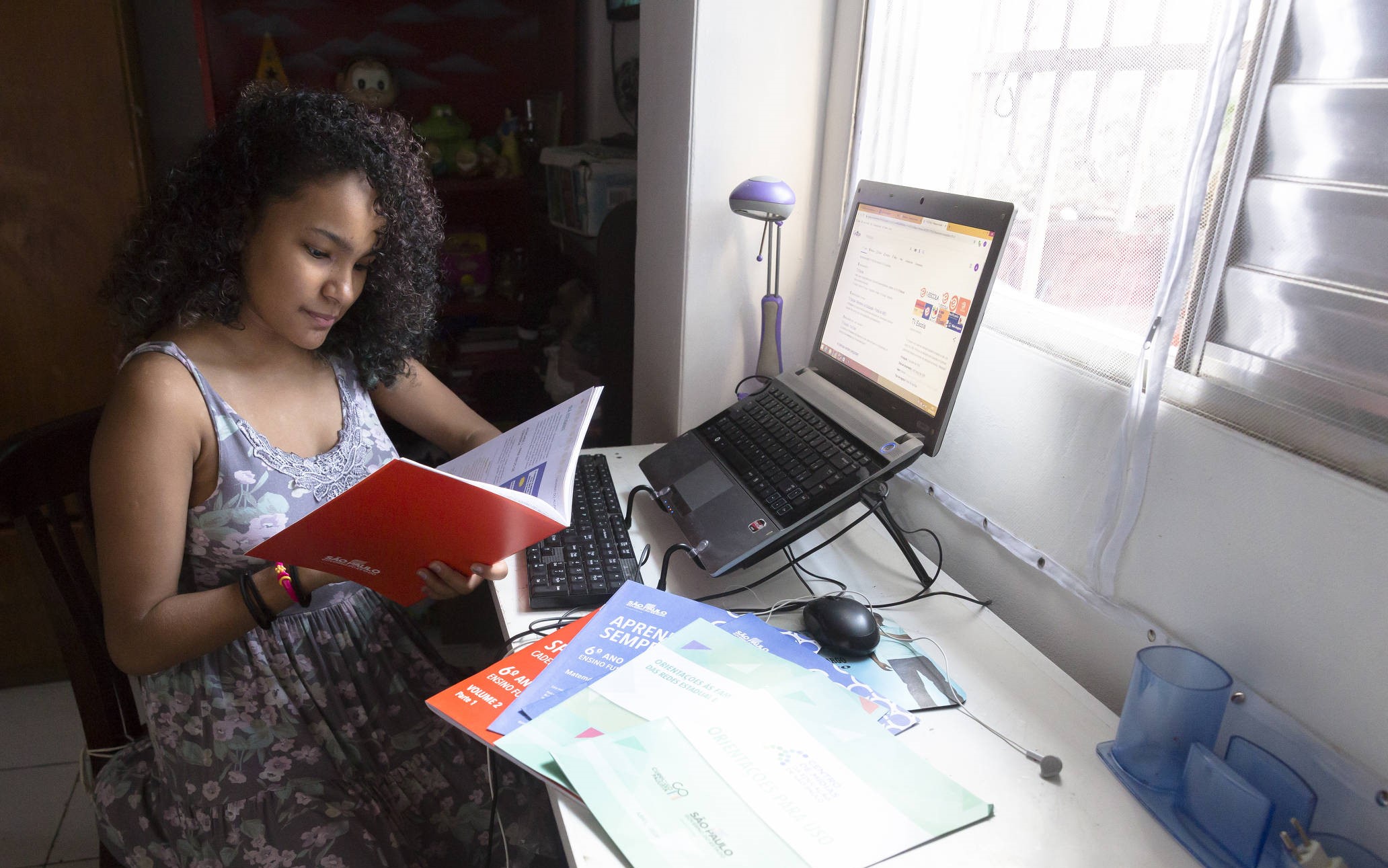 Secretaria de Educação Básica trabalha em ações para os alunos terem acesso à internet no ensino de base público