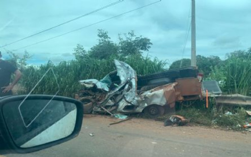 Tragédia na BR-158 | Bitrem invade pista, colide contra carro funerário de Confresa e mata uma jovem