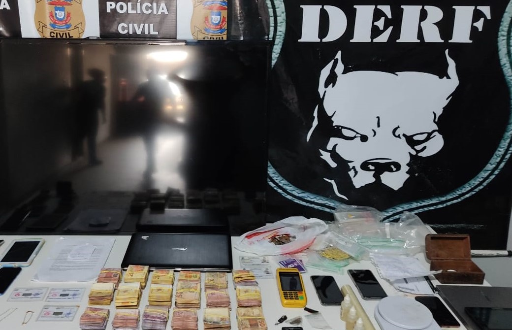 Rondonópolis | Mulher que administrava pontos de droga do marido é presa junto com a mãe