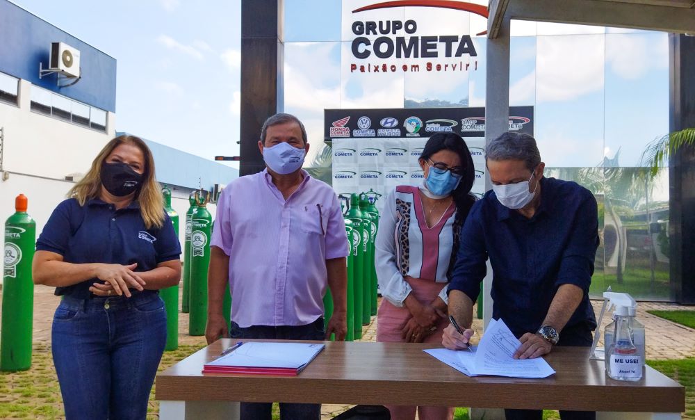 Prefeitura de Cáceres recebe cilindros de oxigênio do Instituto Cometa