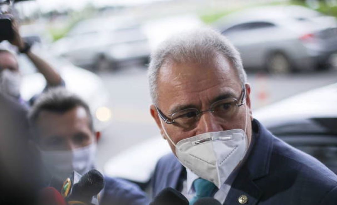 Novo ministro da saúde diz que política de combate a pandemia é do governo