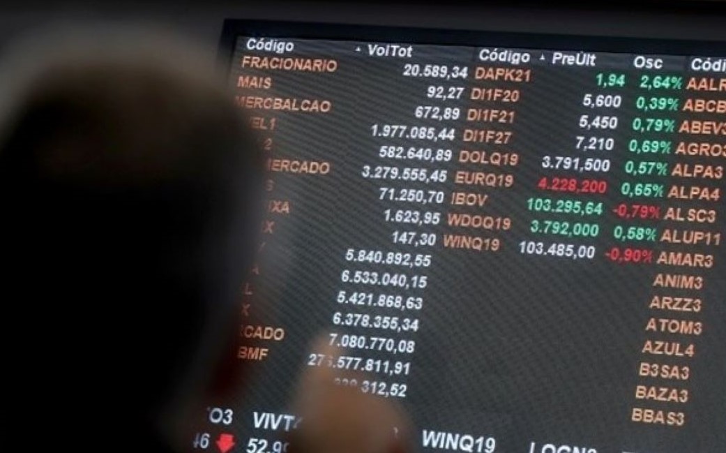 Após decisão de Fachin, Bolsa cai quase 4% e dólar dispara a R$ 5,78