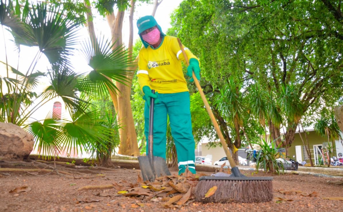 Garis entram em greve e cobram melhores condições de trabalho em Cuiabá
