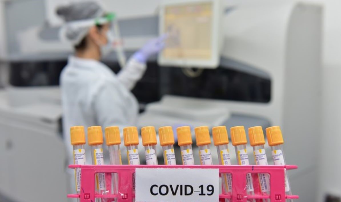 Brasil volta à lista dos dez países com mais casos novos de Covid