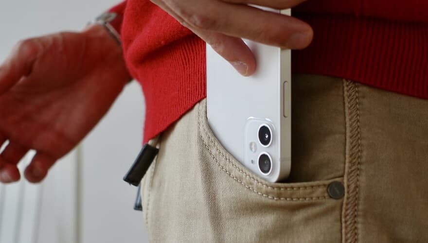 Procon multa Apple em R$ 10 milhões por celulares sem carregador