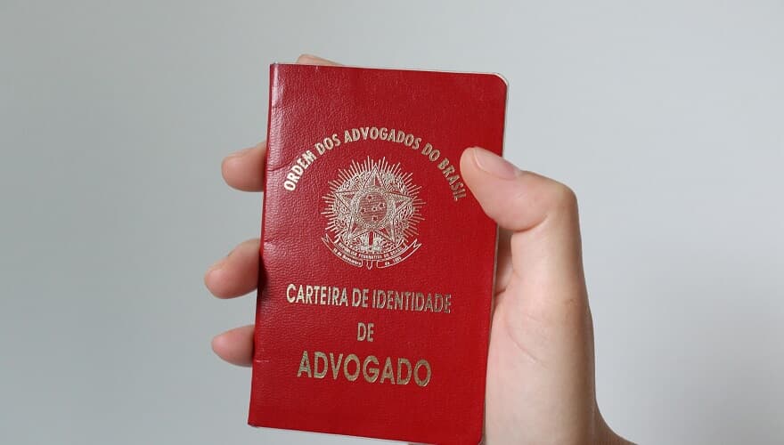OAB/MG exclui advogado condenado por feminicídio