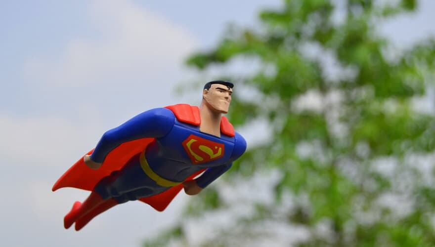 Advogado aciona Justiça para ser “Superman no Brasil” e juíza nega