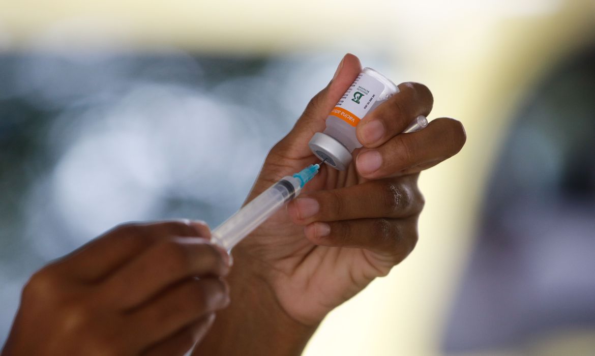 Covid-19: pessoas com HIV também terão prioridade para vacina