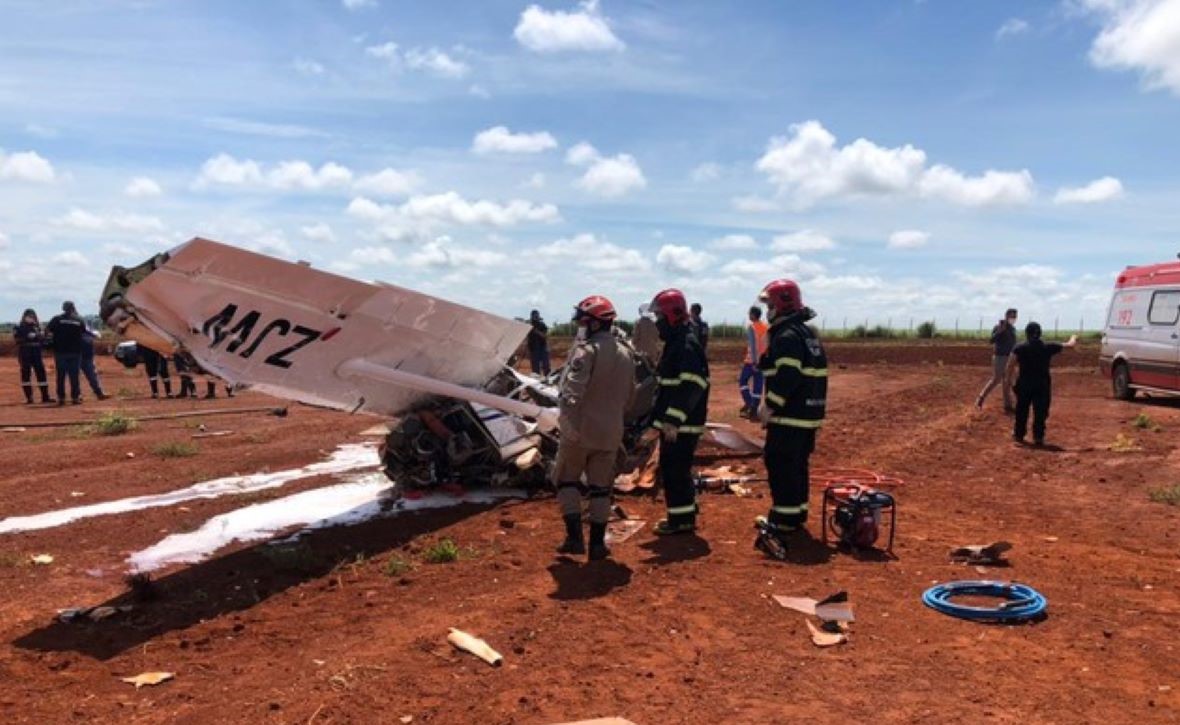 Avião de pequeno porte cai em aeródromo de Tangará da Serra