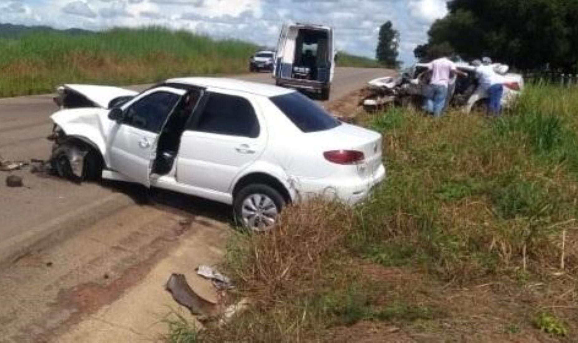Batida de frente na MT-175 mata 3 pessoas da mesma família