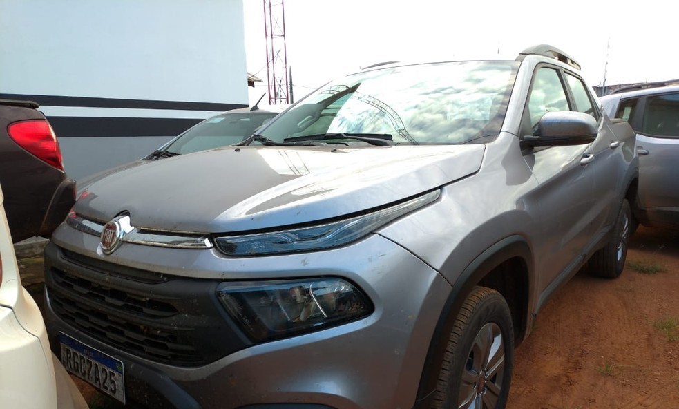 Carros furtados de locadora de Várzea Grande e que seriam levados para a Bolívia são recuperados pela Polícia Civil