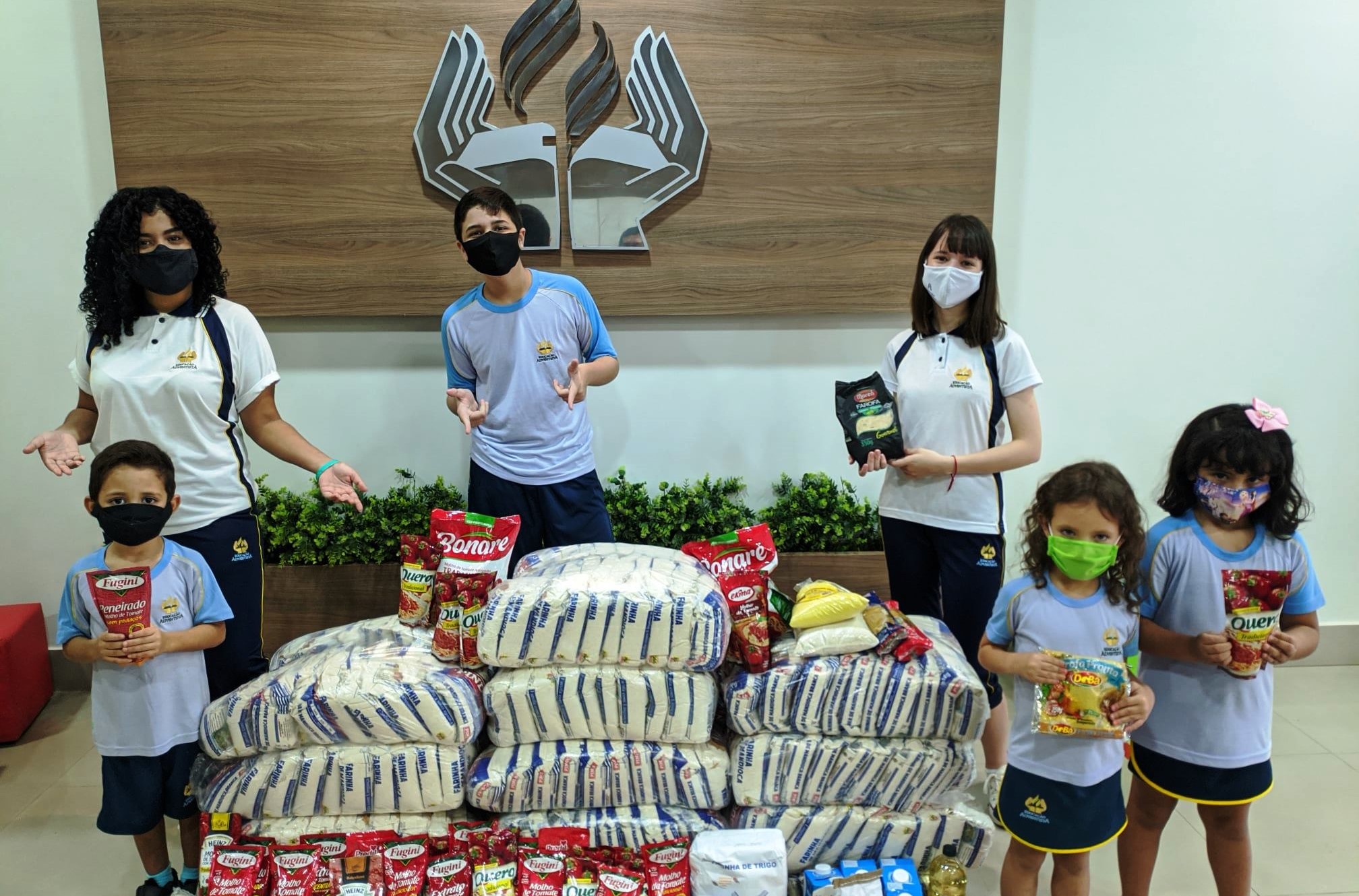 Crianças doam quase meia tonelada de alimentos para Hospital de Câncer de Mato Grosso