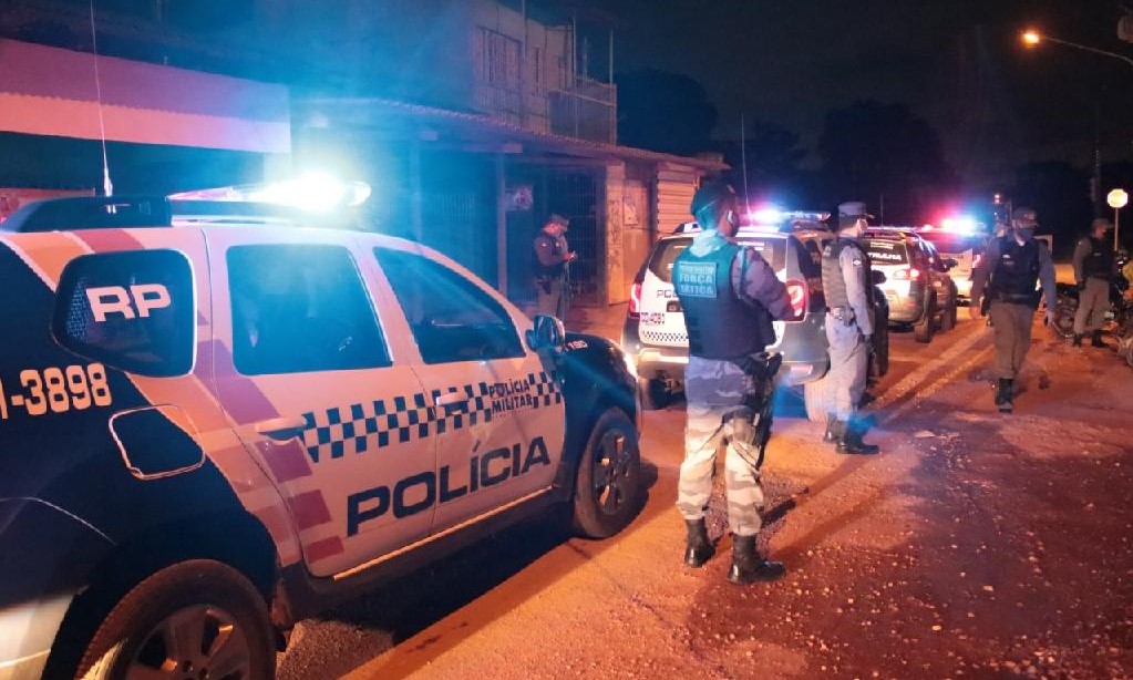 Homem é preso pela PM por roubar e agredir vítima em Várzea Grande
