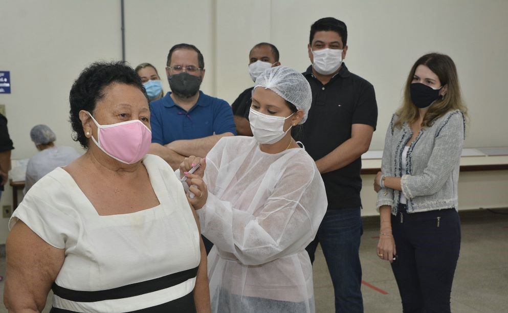 Várzea Grande cria o disque-vacina contra covid e já atende idosos de 60 anos acima