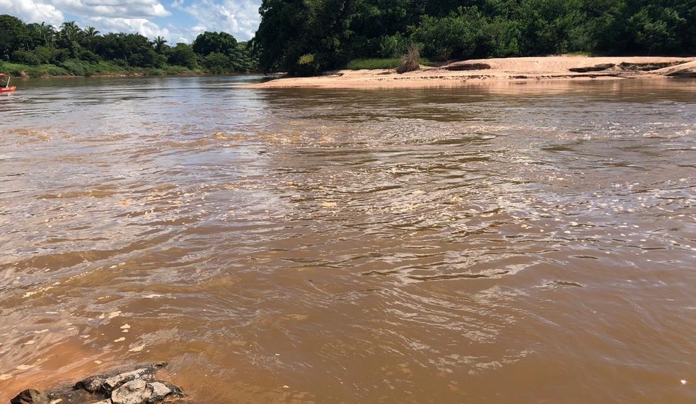Mato Grosso | Barco bate em pedra, tripulantes caem na água e pescador desaparece