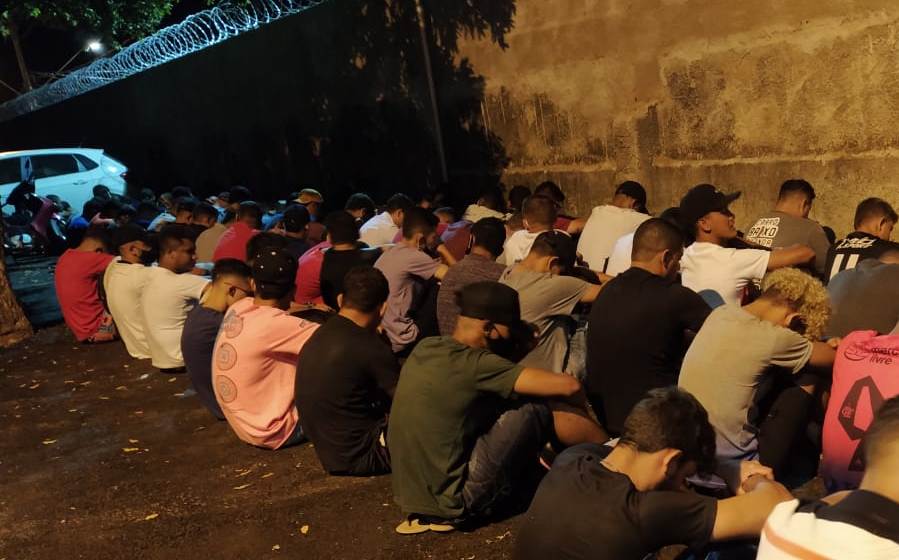 Rondonópolis | PM fecha festa clandestina com mais de 300 pessoas sem máscara; 168 são detidos
