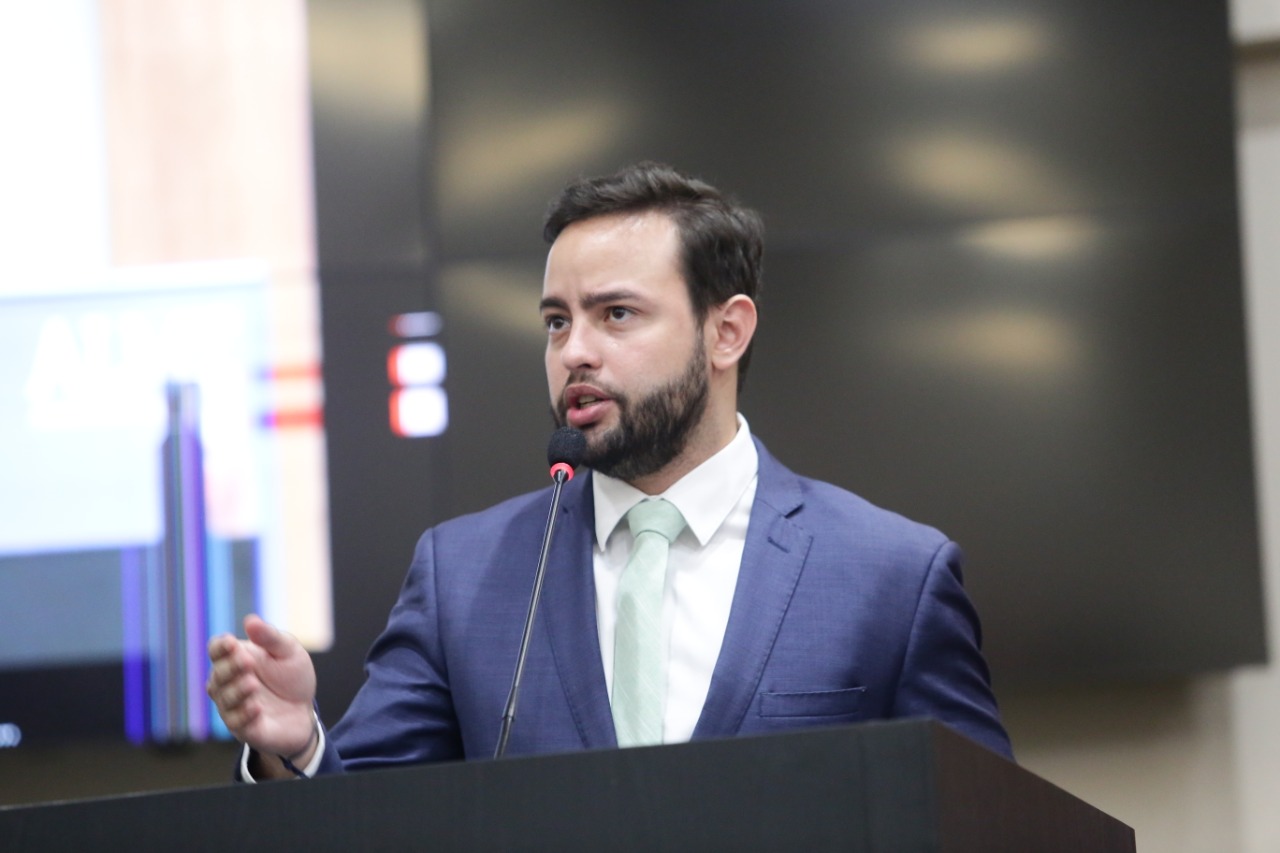 Deputado Ulysses Moraes lança disque-denúncia para atender maus-tratos a animais