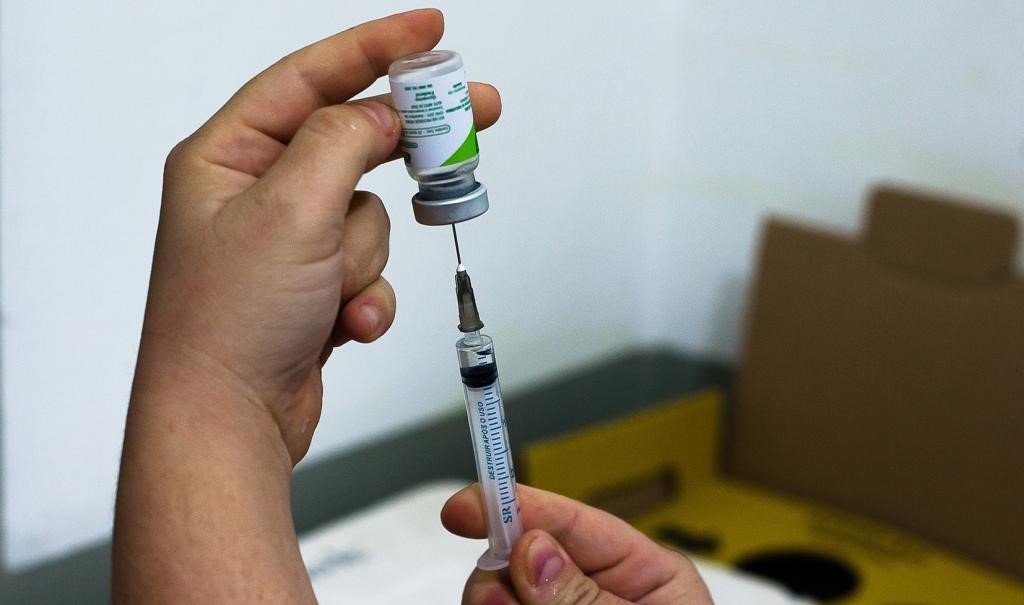 Governo de Mato Grosso já distribuiu 98,1% das doses recebidas de vacina contra Covid-19; veja quanto cada município aplicou