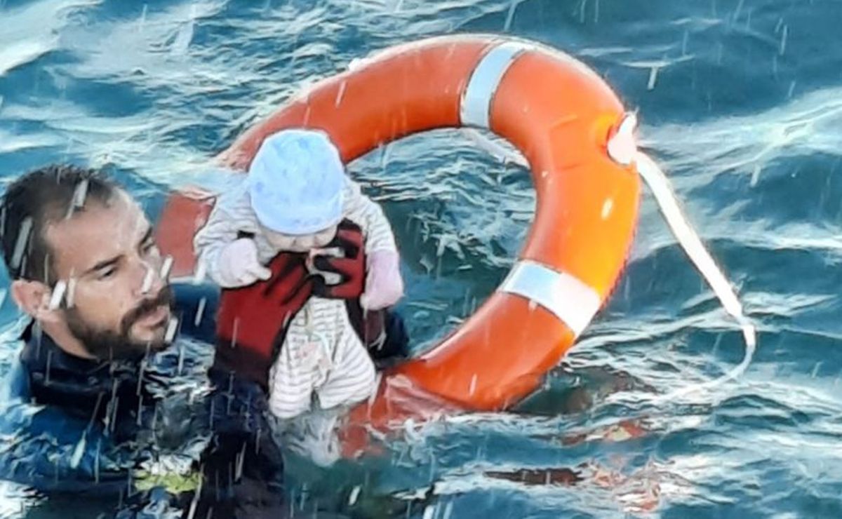 Guarda-civil de Ceuta resgata bebê no mar: “Estava gelado, frio, não se mexia”
