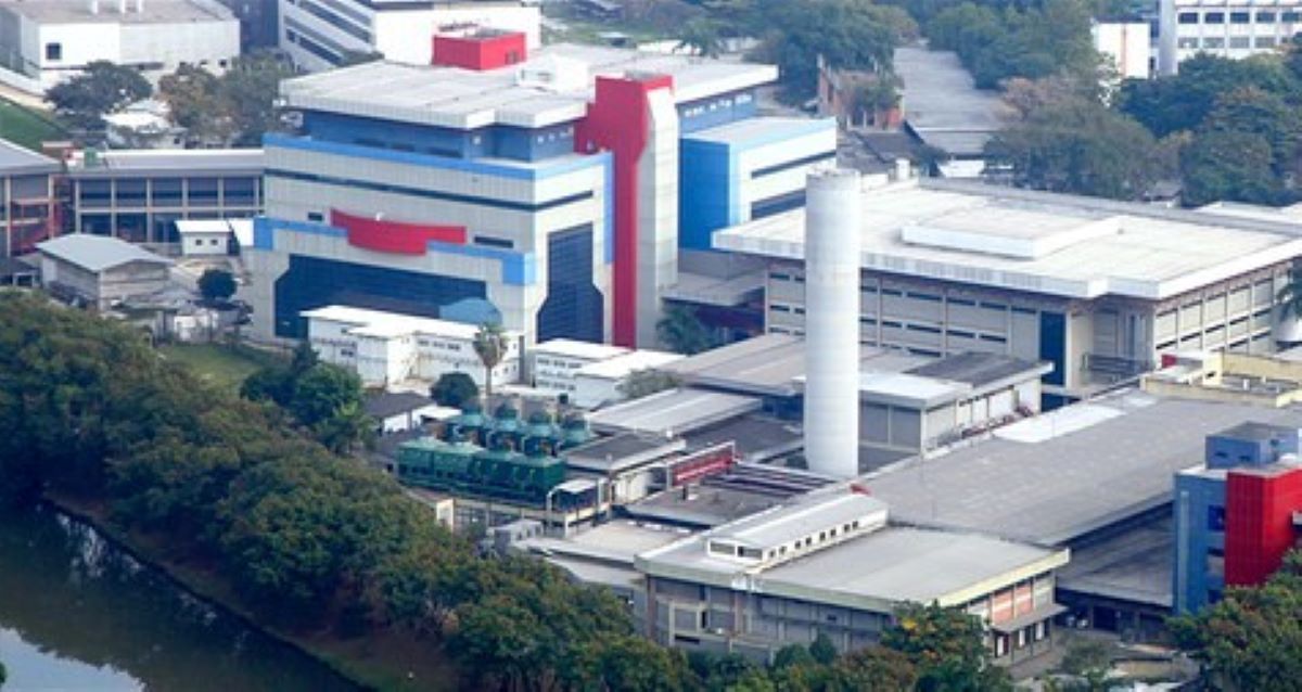 Fiocruz é autorizada a produzir o insumo da vacina AstraZeneca