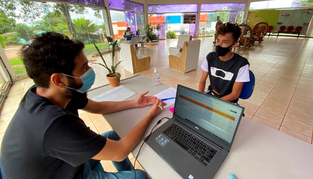 Ao garantir renda a jovens na pandemia, projeto de MT promove inclusão digital e fomenta economia local