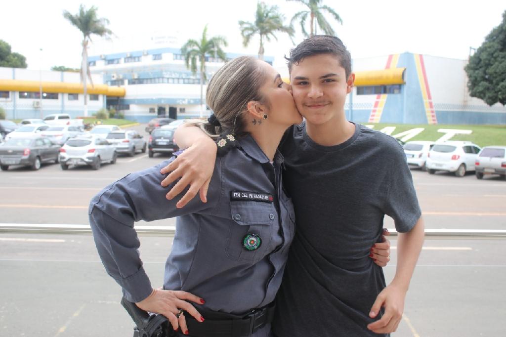Cuiabá | Recuperada da Covid-19, tenente-coronel da PM é homenageada pelo filho