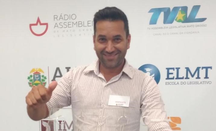 Lacerda apresenta projeto que reconhece educação como serviço essencial em Cáceres