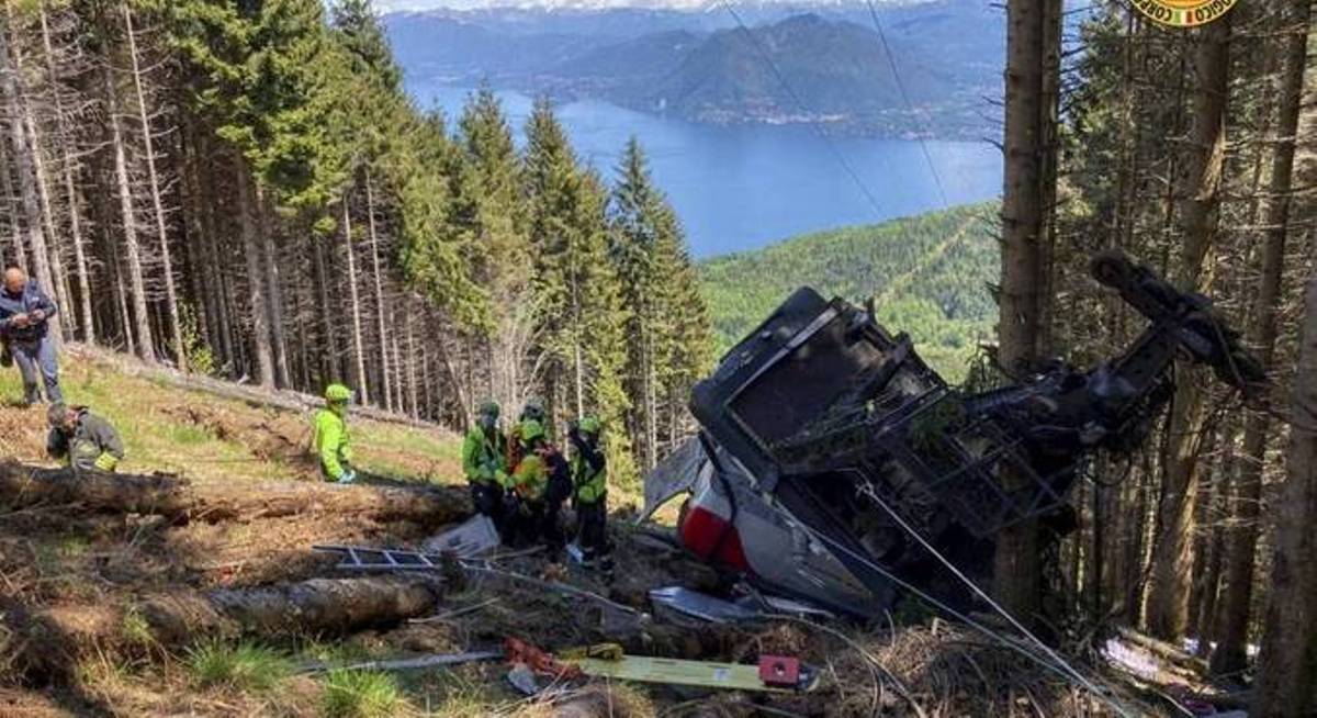 Queda de teleférico na Itália deixa 13 mortos e dois feridos