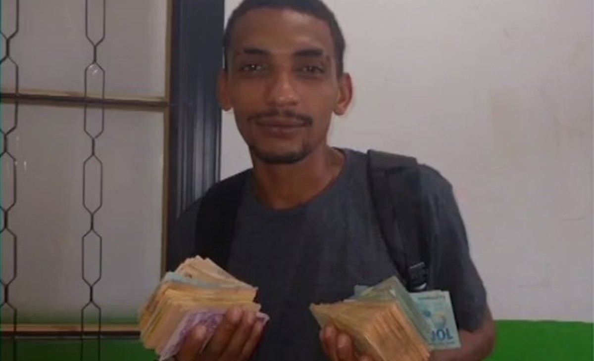 Cuiabá | Funcionários de cooperativa de recicláveis encontram R$ 28,8 mil em lixo de banco e devolvem dinheiro