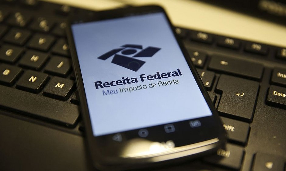 Estudantes produzem conteúdo online para auxiliar na declaração do IR