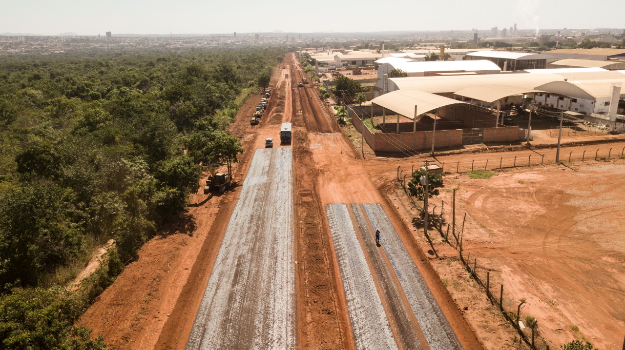 Obras de pavimentação avançam em três distritos industriais de Rondonópolis