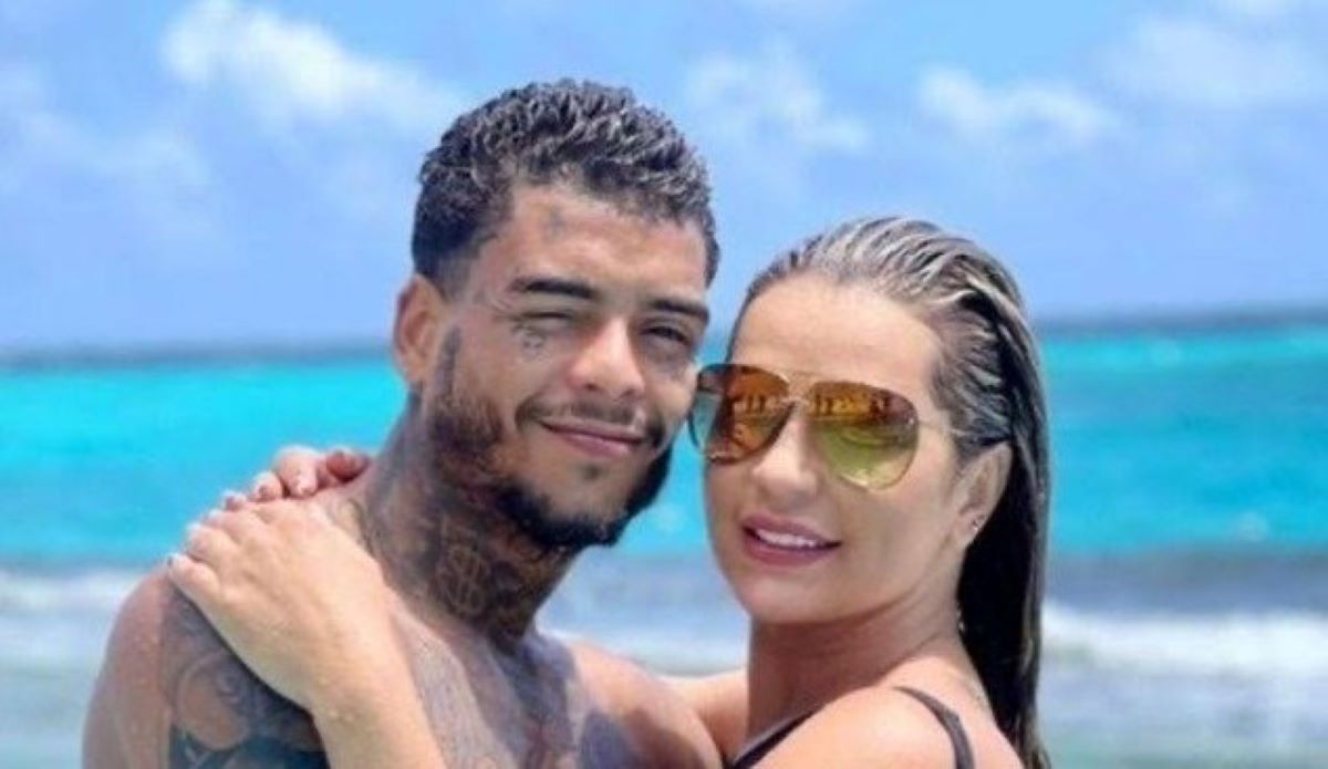 Mc Kevin teria caído ao tentar fugir de “flagra” da esposa, diz modelo