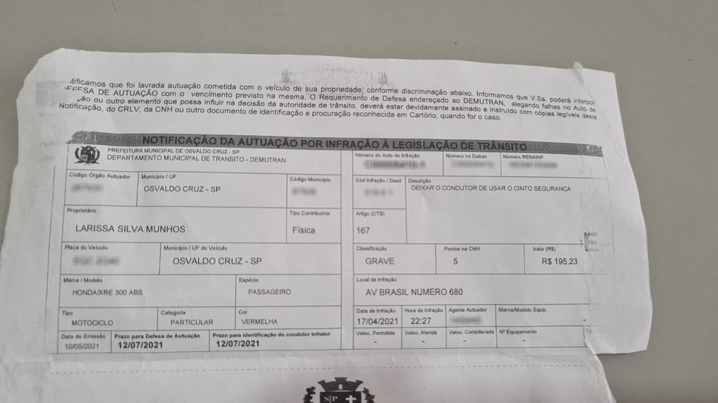 Motociclista leva multa grave por conduzir veículo sem cinto de segurança