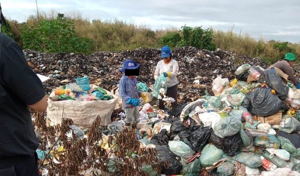 10 crianças são flagradas catando materiais recicláveis em lixões em Mato Grosso