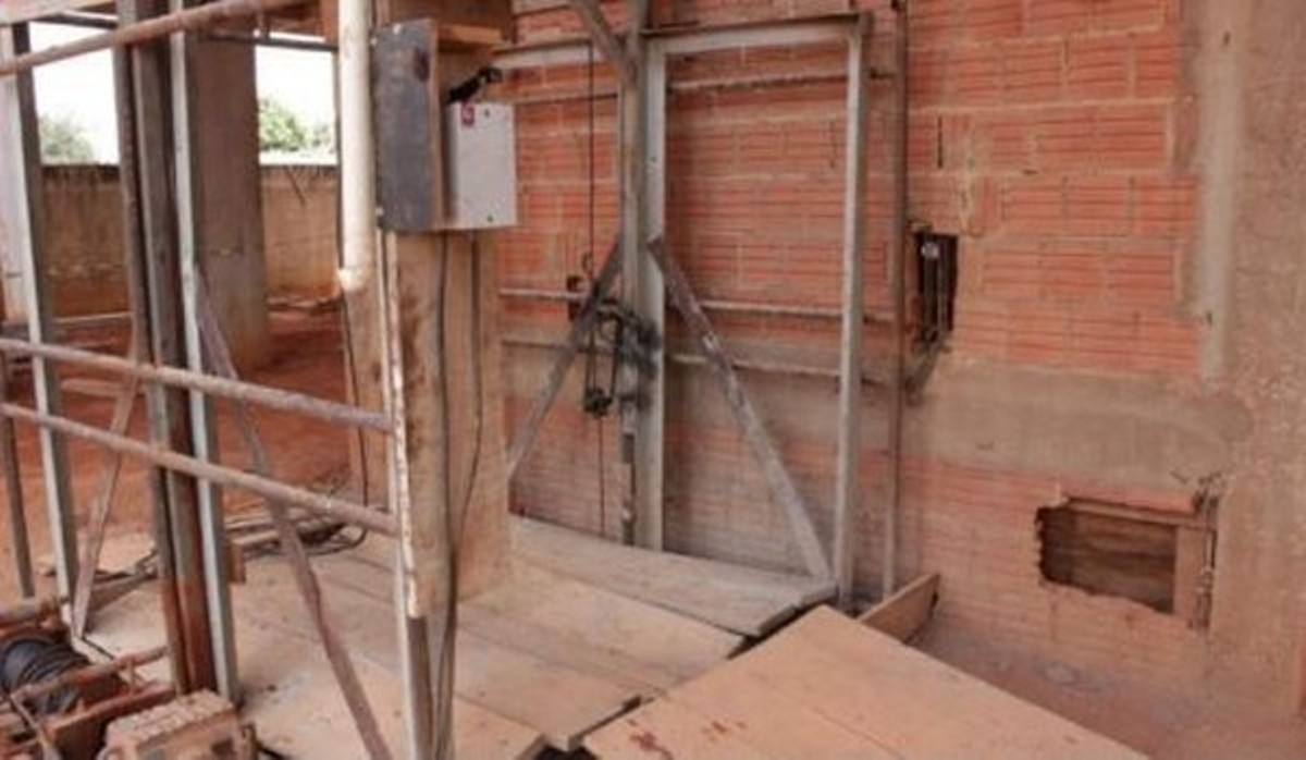 Após queda de elevador com oito trabalhadores, construtora terá que adequar meio ambiente de trabalho