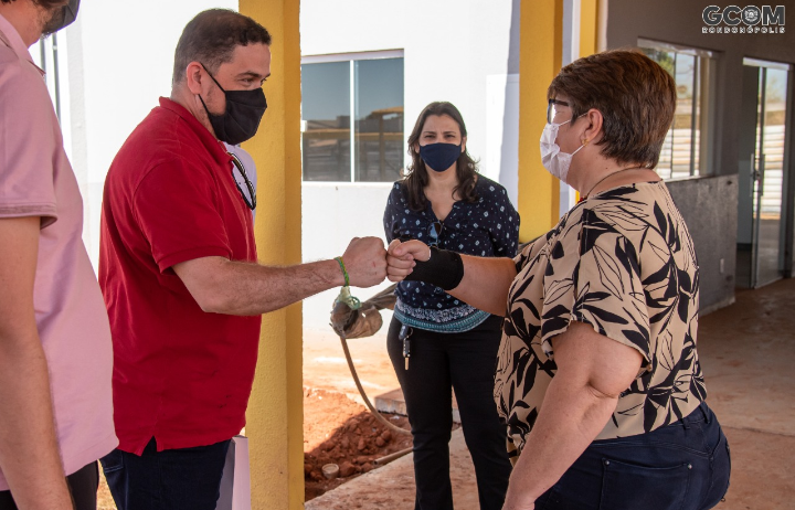 Secretária de Ciência e Tecnologia leva equipe do campus de Alto Araguaia à obra da sede da Unemat