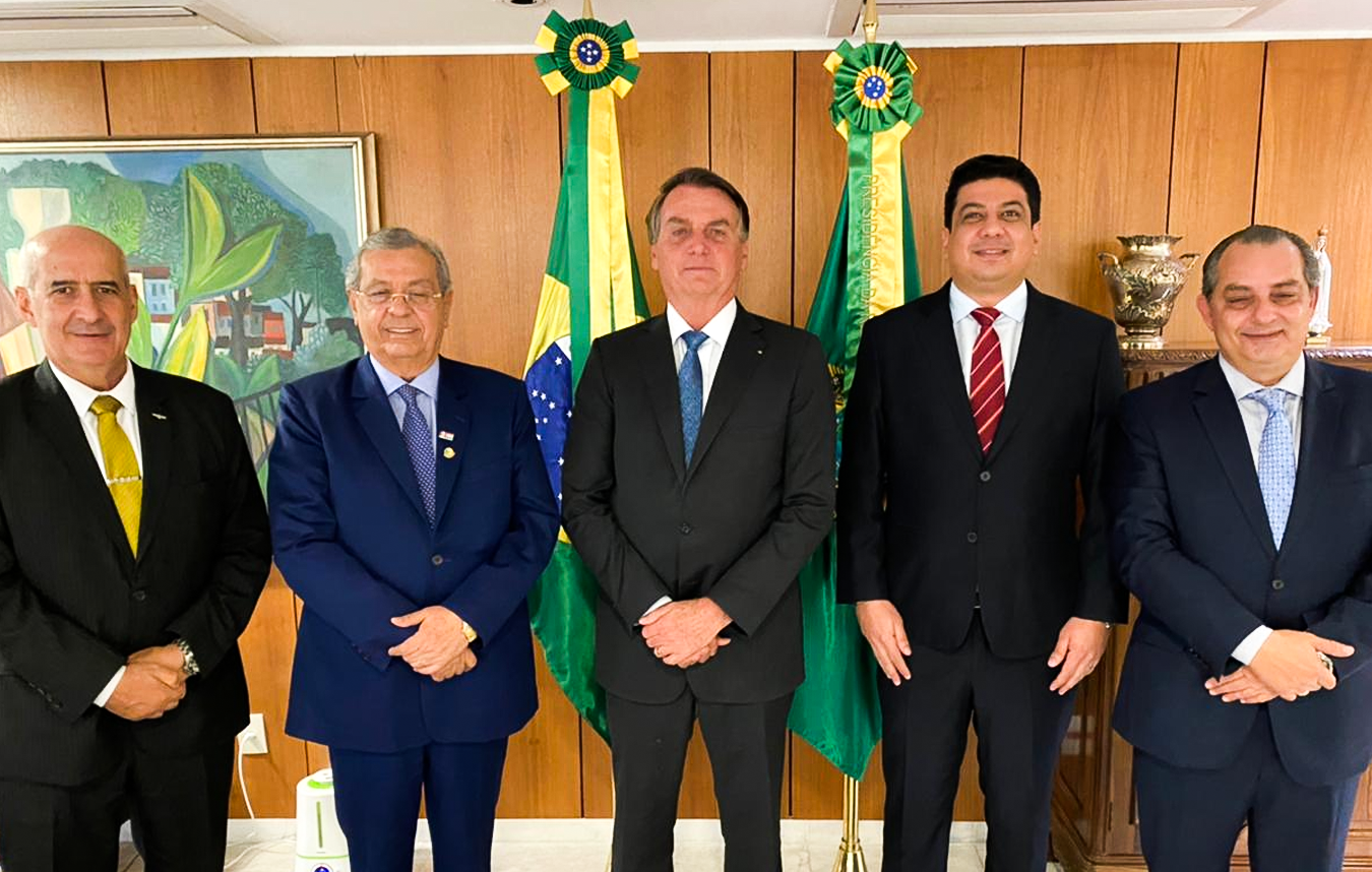 Bolsonaro recebe Kalil e Jayme Campos e determina que Várzea Grande também receba vacinas extras