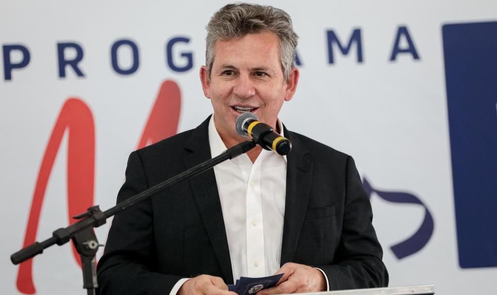 Governador Mauro Mendes assina promoção de policiais militares em Mato Grosso