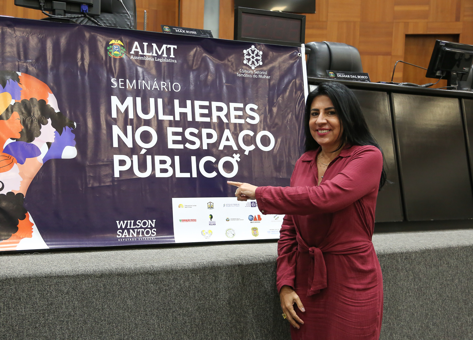 Prefeita de Cáceres palestra no seminário Mulheres no Espaço Público em Cuiabá