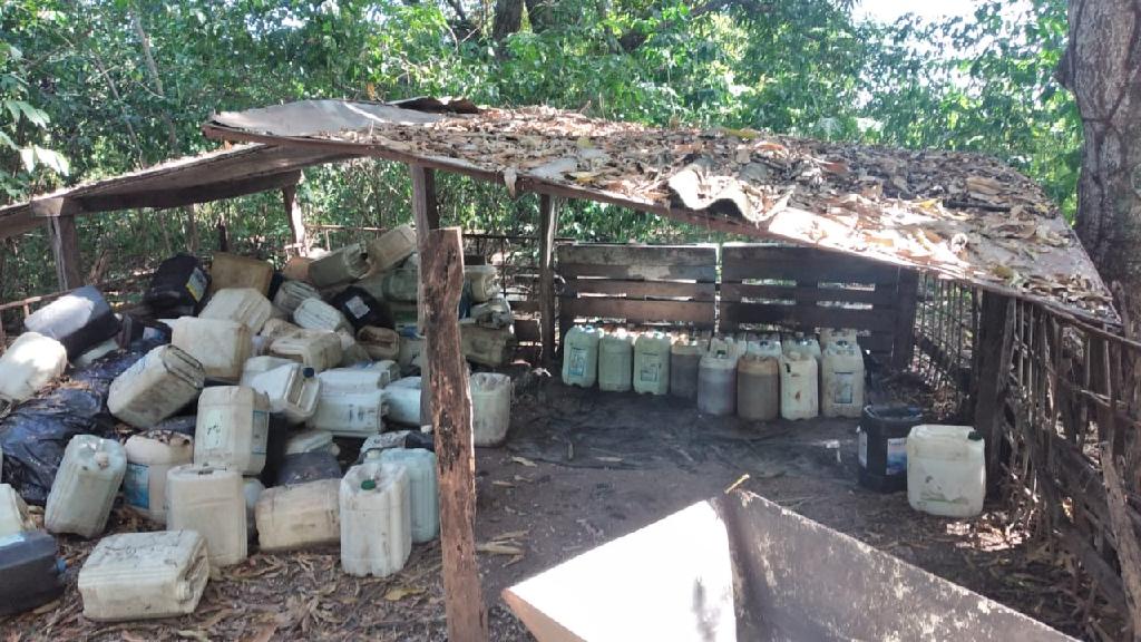 Homem é preso com galões de óleo diesel e quatro toneladas de soja irregular em Jangada