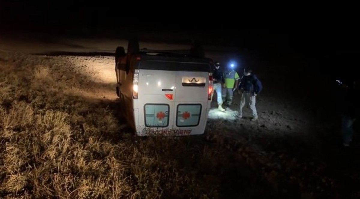 Mato Grosso | Ambulância nova que seria entregue à prefeitura capota em rodovia