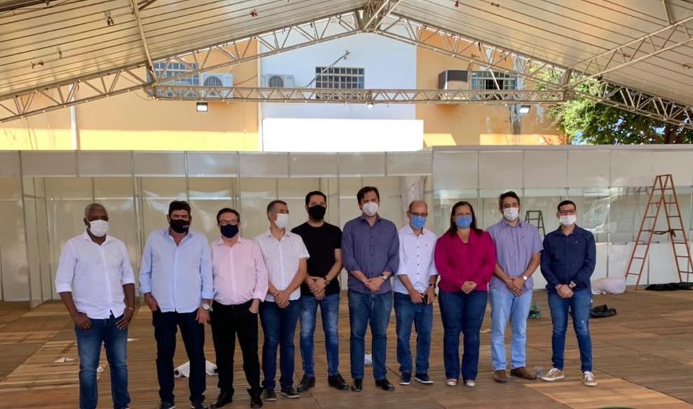 Deputados da ALMT fazem visita de cortesia a locais de atendimento médico e ao espaço do Corujão da Vacinação em Rondonópolis