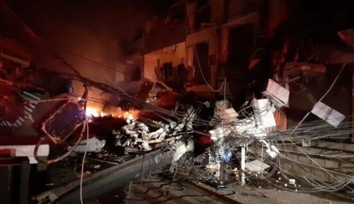 Prédio de quatro andares desaba durante a madrugada no Rio de Janeiro