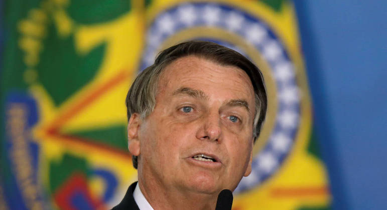 Bolsonaro anuncia parecer para desobrigar máscara em vacinados