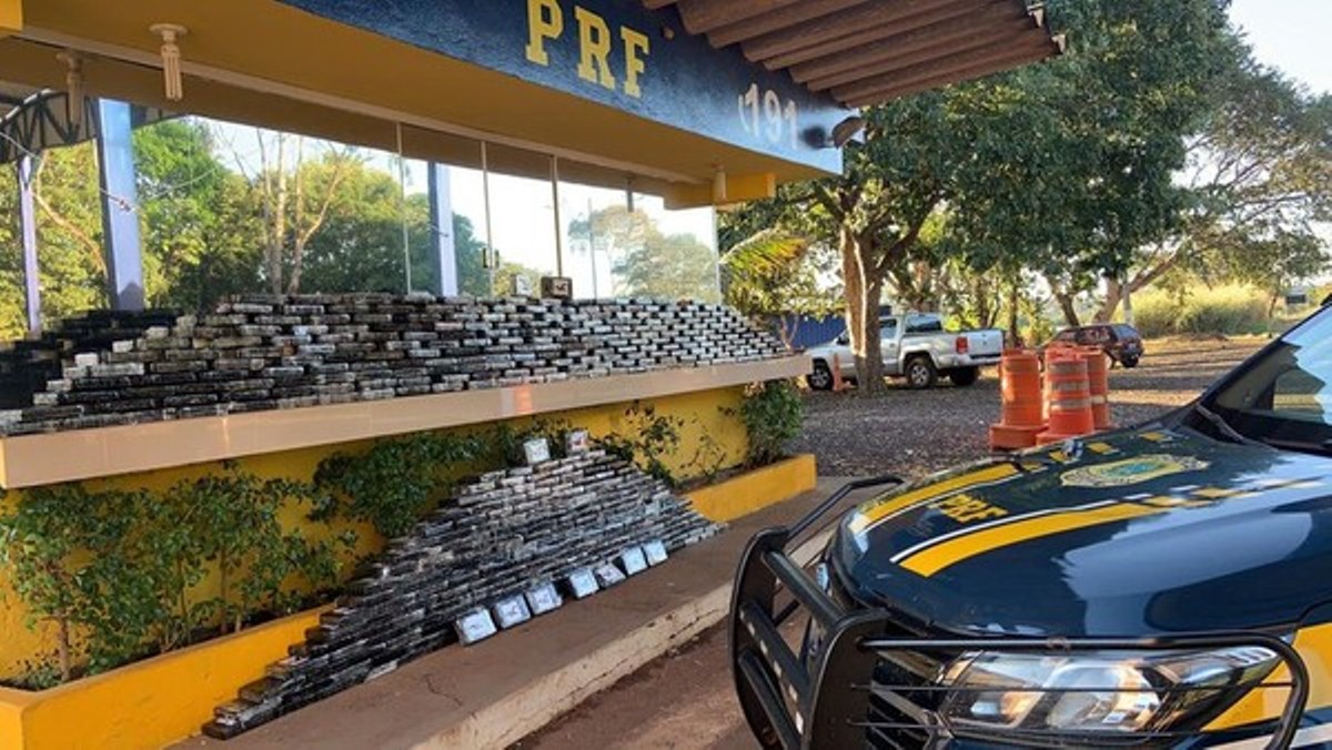 Barra do Garças | Motorista é preso transportando quase 500 kg de cocaína em fundo falso de caminhão