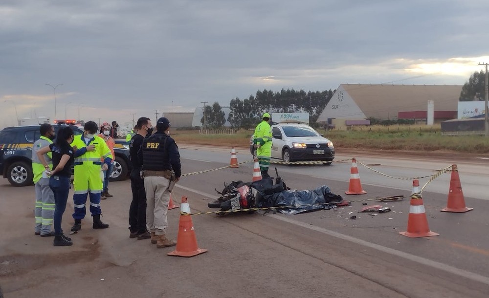 Sorriso | Motociclista morre em acidente com carreta na BR-163