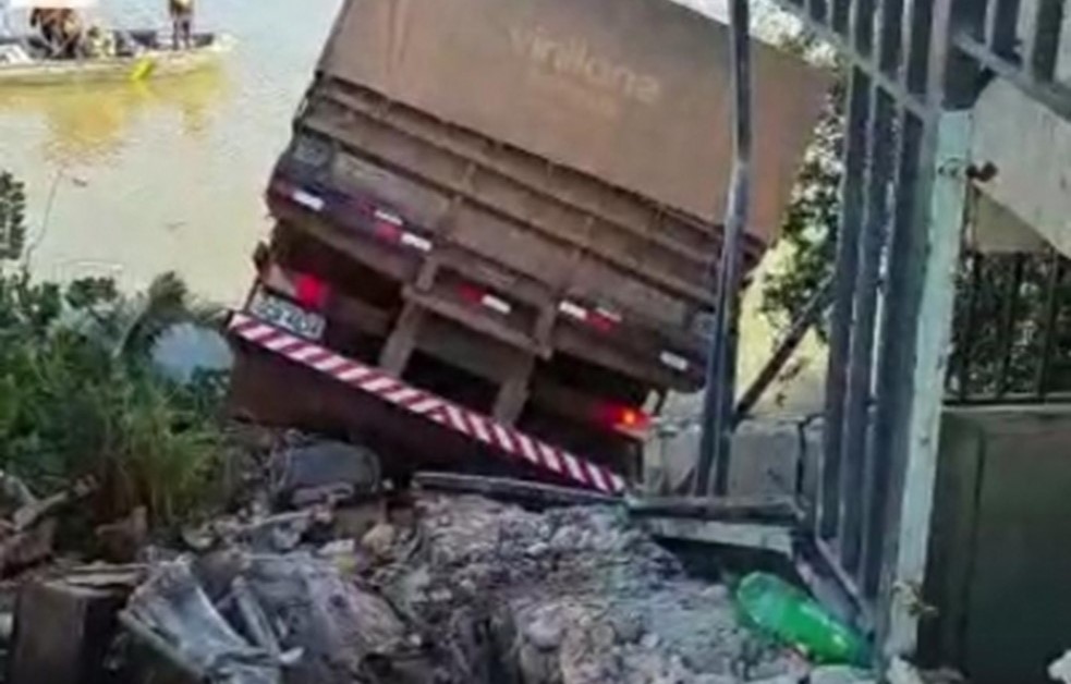 Mato Grosso | Motorista com caminhão roubado cai às margens de rio ao ser perseguido pela polícia