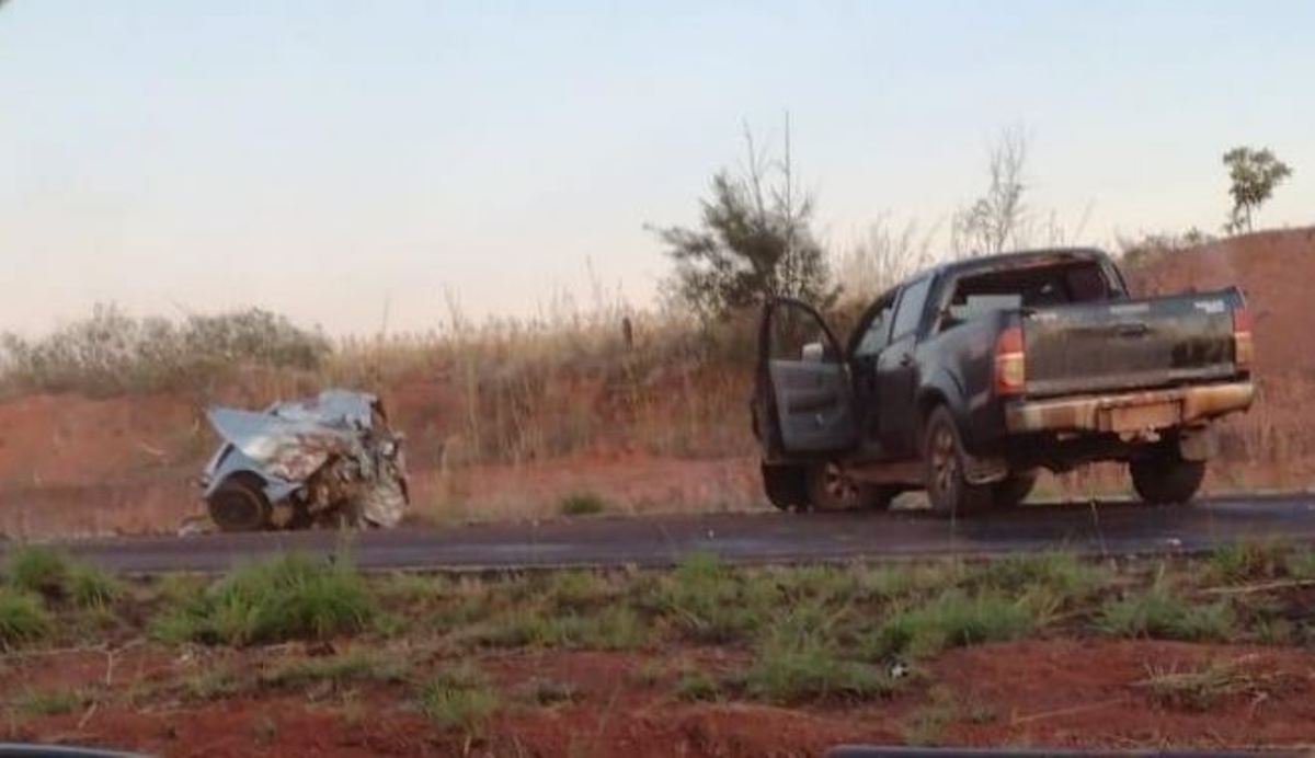 Três morrem presos às ferragens após Gol bater de frente com Hilux na MT-020