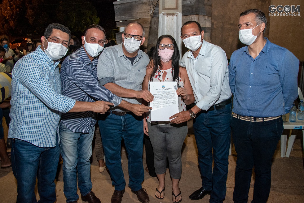 Prefeitura entrega títulos definitivos e realiza sonho antigo de moradores do Jardim Sumaré