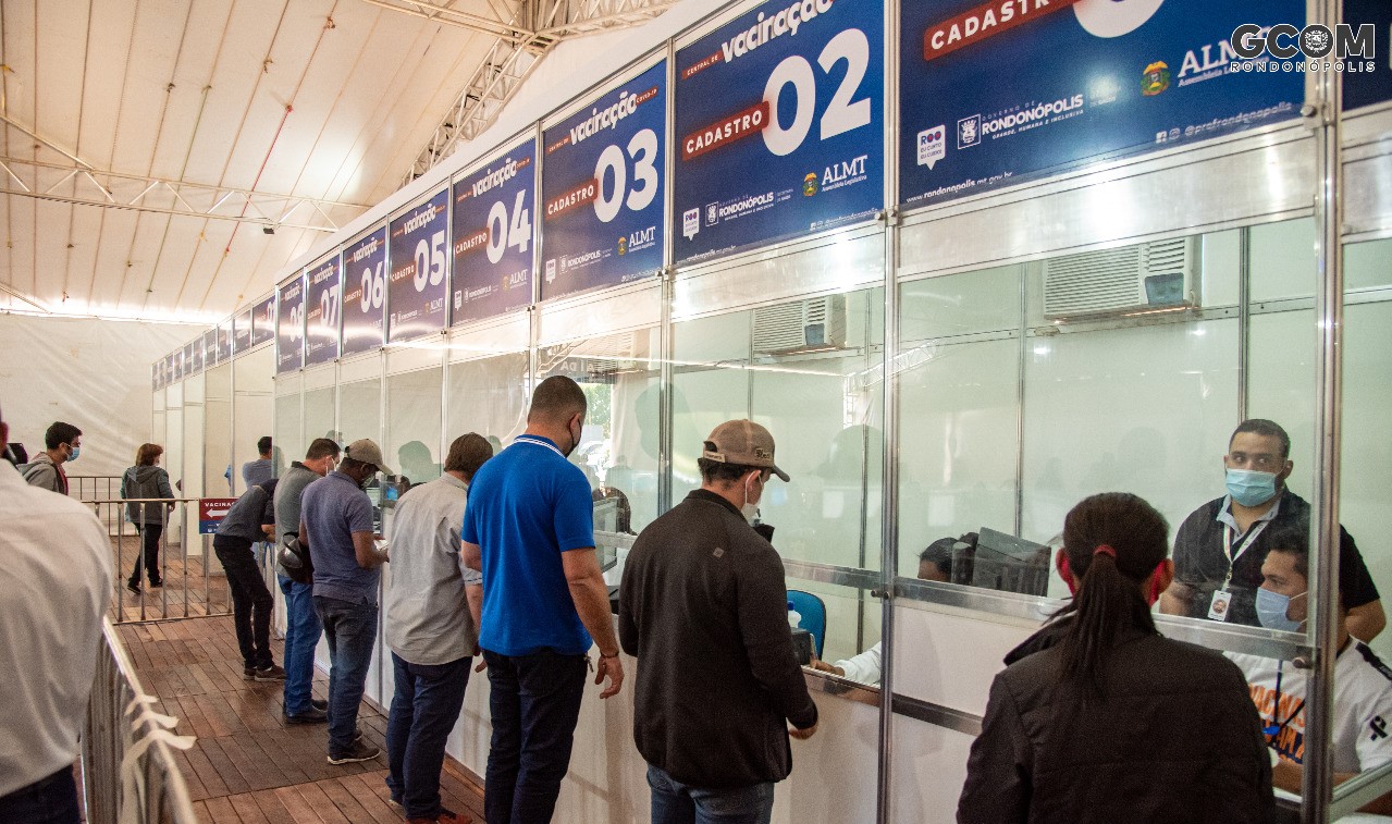 Rondonópolis | Cerca de duas mil pessoas foram imunizadas no primeiro dia da Central de Vacinação